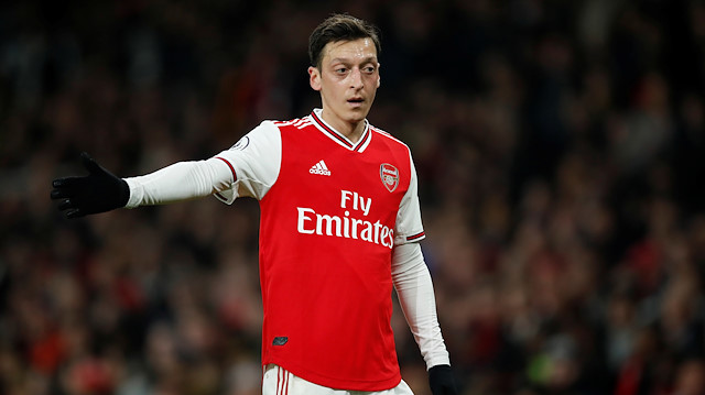 Arsenal's Ozil eager to pay salary of fired club mascot