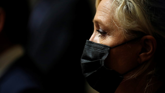 Far-right French leader demands sweeping headscarf ban