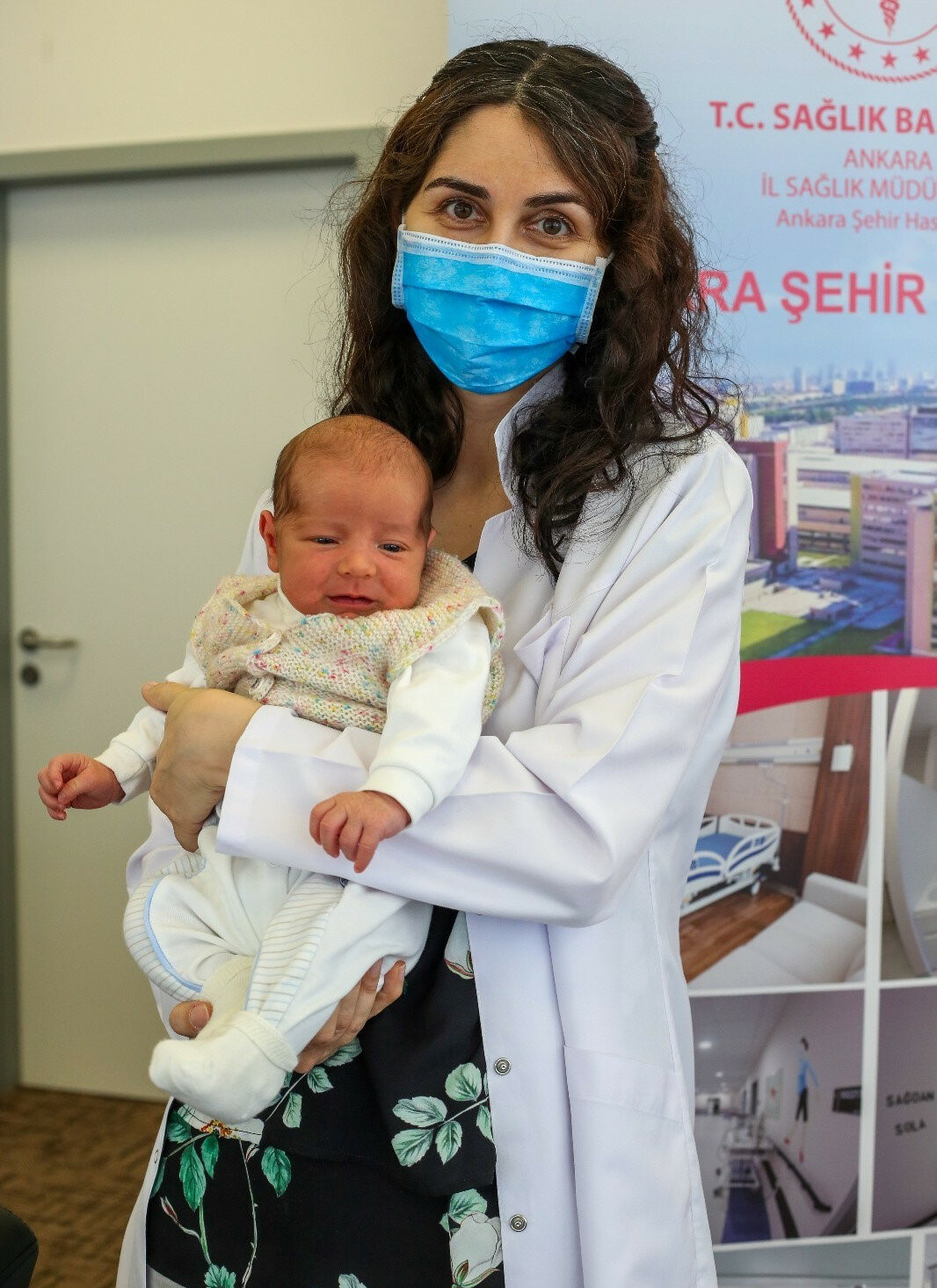 تلقت اللقاح وهي حامل.. طبيبة تركية تضع مولودًا يتمتع بمناعة تلقائيًّا