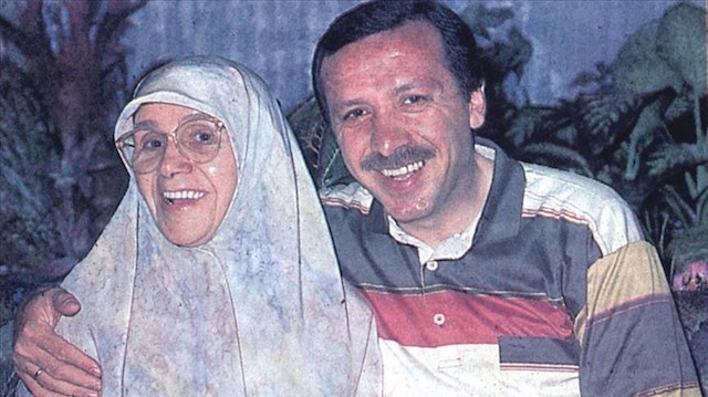 بكلمة "أمي".. الرئيس أردوغان يستذكر والدته الراحلة