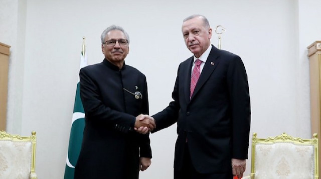 الرئيس أردوغان يلتقي نظيره الباكستاني في عشق آباد