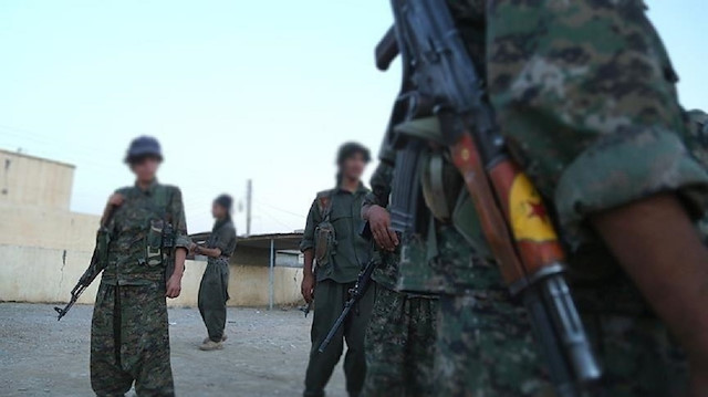 قوة أمريكية خاصة تدرب عناصر "ي ب ك" الإرهابي شرقي سوريا