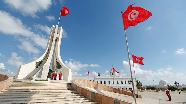 تشييع جثمان متظاهر تونسي توفي متأثرًا بإصابته في احتجاجات الجمعة