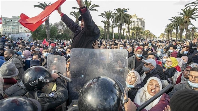 تونس.. عشرات المحتجين من هيئة مكافحة الفساد يطالبون بإعادة فتحها
