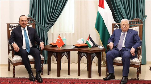 تشاووش أوغلو يلتقي الرئيس الفلسطيني في رام الله  