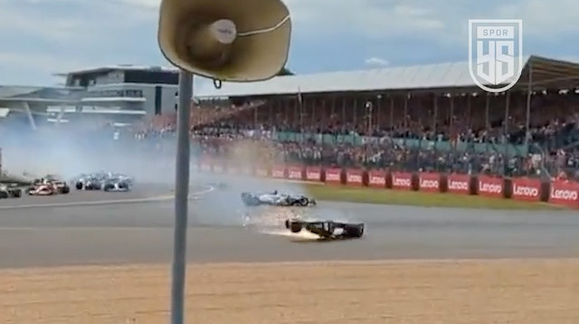 Formula 1'de feci kaza: Defalarca takla atan araç tribünlere çarparak durabildi
