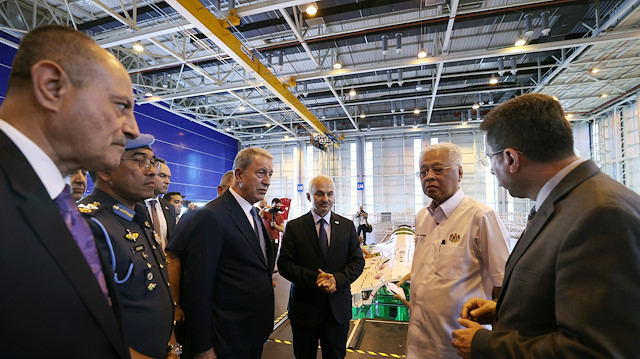 أنقرة.. رئيس الوزراء الماليزي يزور شركتين تركيتين
