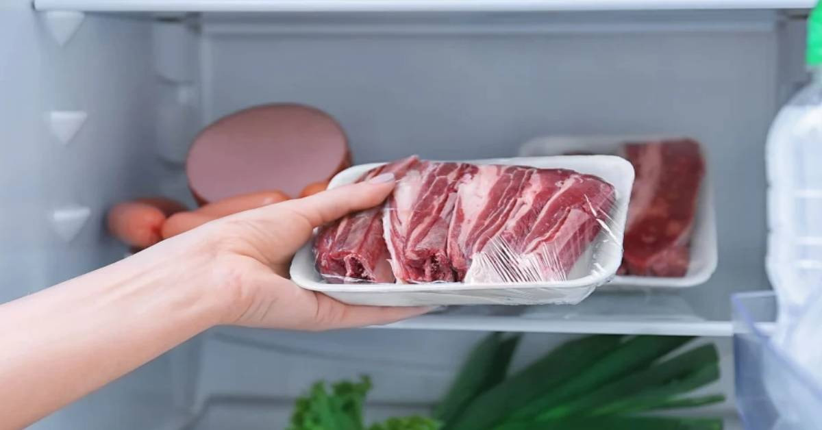 Мясо в лотке. Как амиши хранят мясо без холодильника. Морозильная камера для мяса. Как амиши хранят мясо без холодильника. Охлаждения мясных продуктов.
