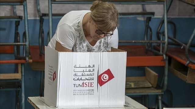 هيئة الانتخابات التونسية تعلن قبول مشروع الدستور الجديد 