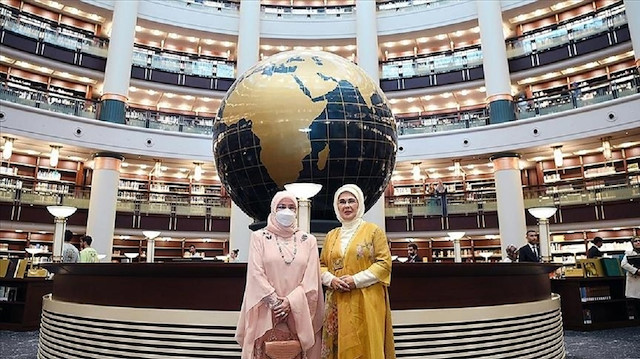عقيلة الرئيس التركي تلتقي ملكة ماليزيا