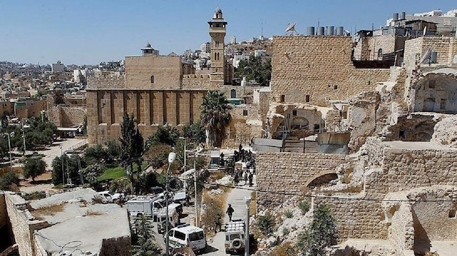 الجيش الإسرائيلي يغلق المسجد الإبراهيمي بالخليل حتى الأربعاء