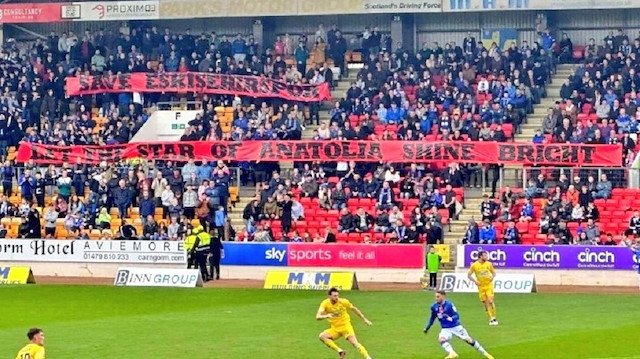 İskoçya'da 'Eskişehirspor' pankartı
