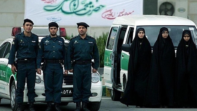 إيران.. حلّ شرطة الأخلاق والتمسك بإلزامية الحجاب