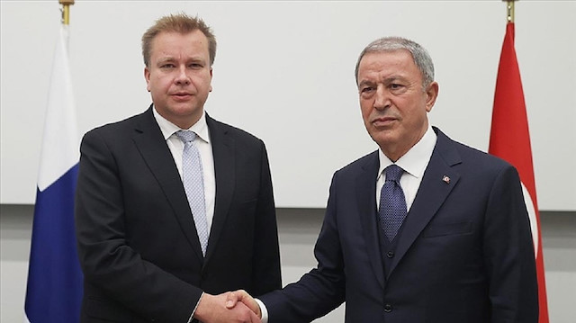 وزير الدفاع التركي يلتقي نظيره الفنلندي في أنقرة
