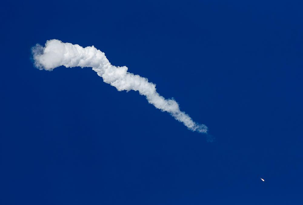 Soyuz rocket fails in mid-air, two-man US-Russian crew lands safely