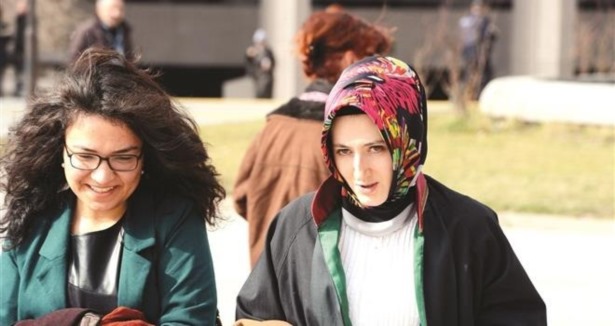 Başörtülü avukata duruşma vizesi
