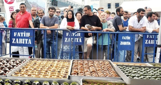 Vatandaş baklavaya doydu
