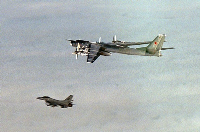 Rusya: Tu-160 stratejik uçakları tarafsız bölgede uçuş yaptı Rusya: Tu-160 stratejik uçakları tarafsız bölgede uçuş yaptı