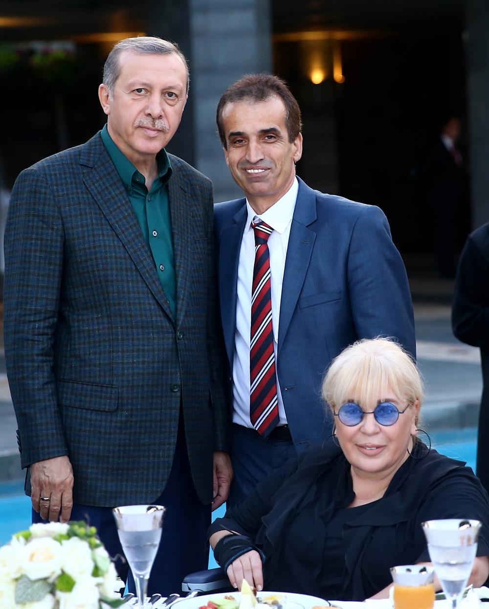 Yavuz Bingöl Cumhurbaşkanı Erdoğana şarkı yazdı Yavuz Bingöl Cumhurbaşkanı Erdoğana şarkı yazdı