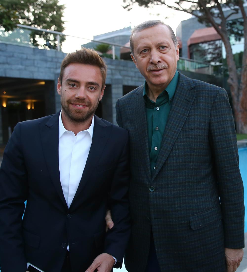 Yavuz Bingöl Cumhurbaşkanı Erdoğana şarkı yazdı Yavuz Bingöl Cumhurbaşkanı Erdoğana şarkı yazdı