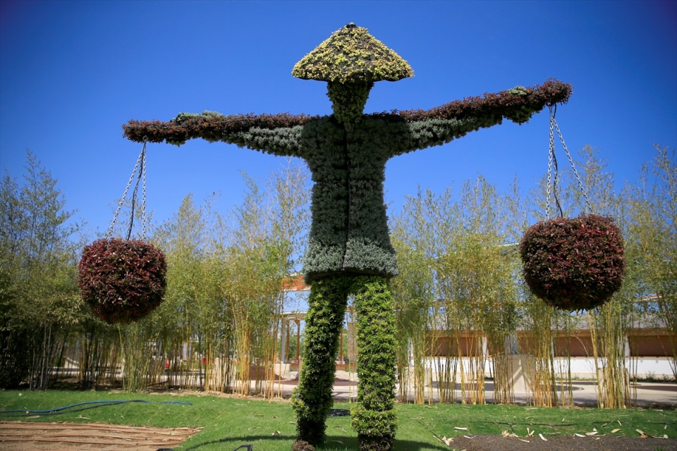Living plant sculptures ready for EXPO 2016 Antalya