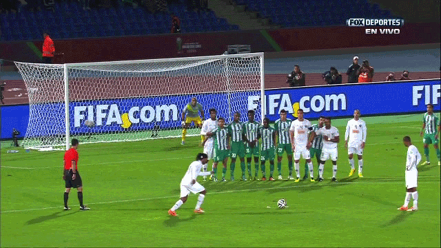 36 yaşındaki Ronaldinho, dünya futbol tarihinin en iyi futbolcuları arasında gösteriliyor. Brezilyalı yıldız son olarak Fluminense forması giymişti.
