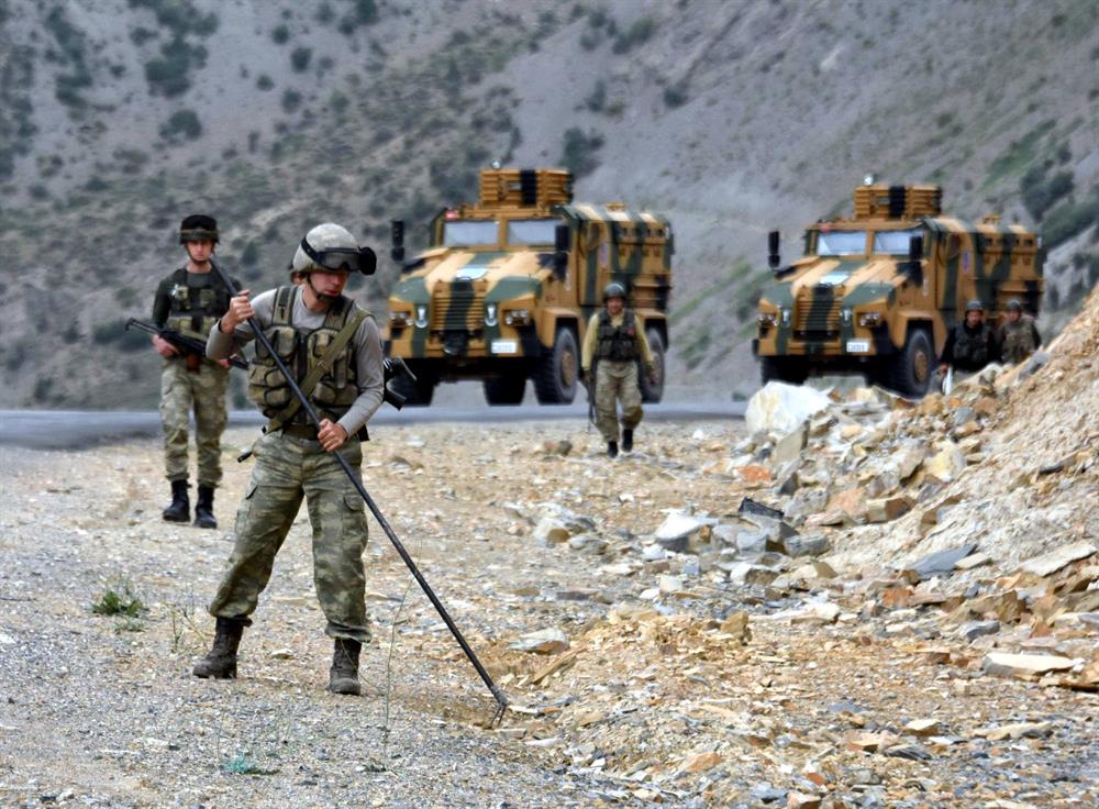 Turkish military sweeping SE towns of PKK