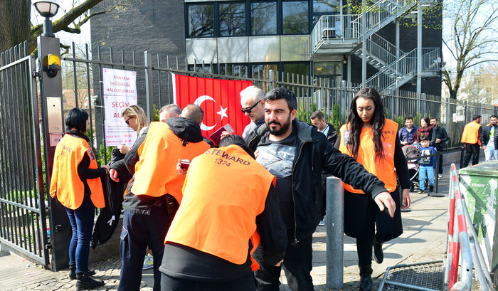 Yurtdışında yaşayan Türkler demokrasiye sahip çıktı