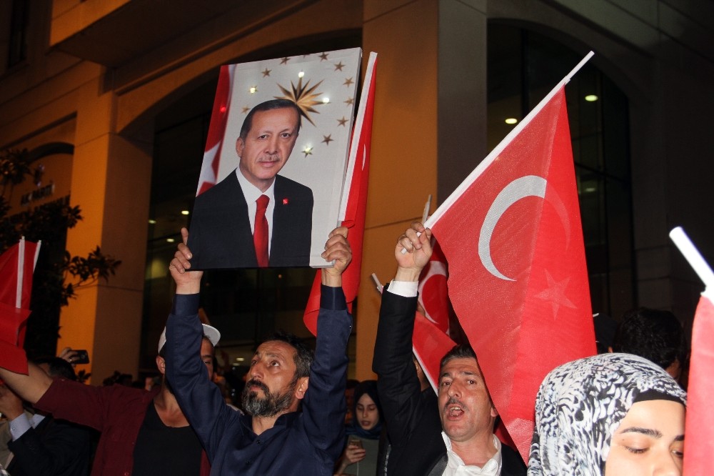 Turks celebrate nationwide after historic referendum victory