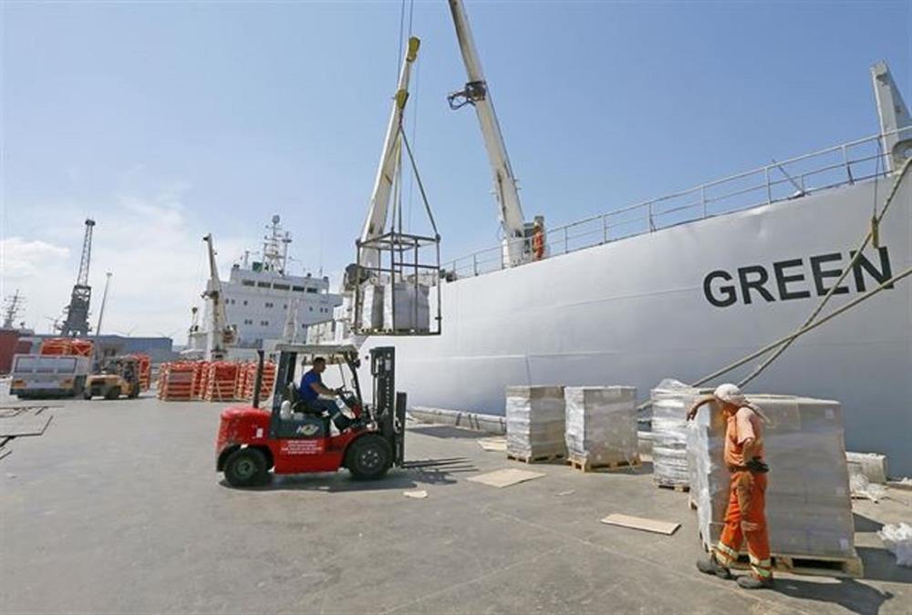 A ship carrying 350 tons. Vessels carrying food.