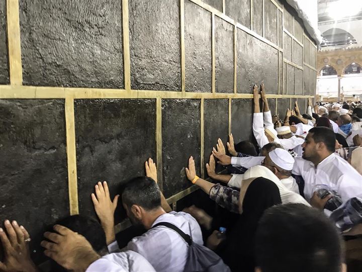 Tearful prayers at the Kaaba