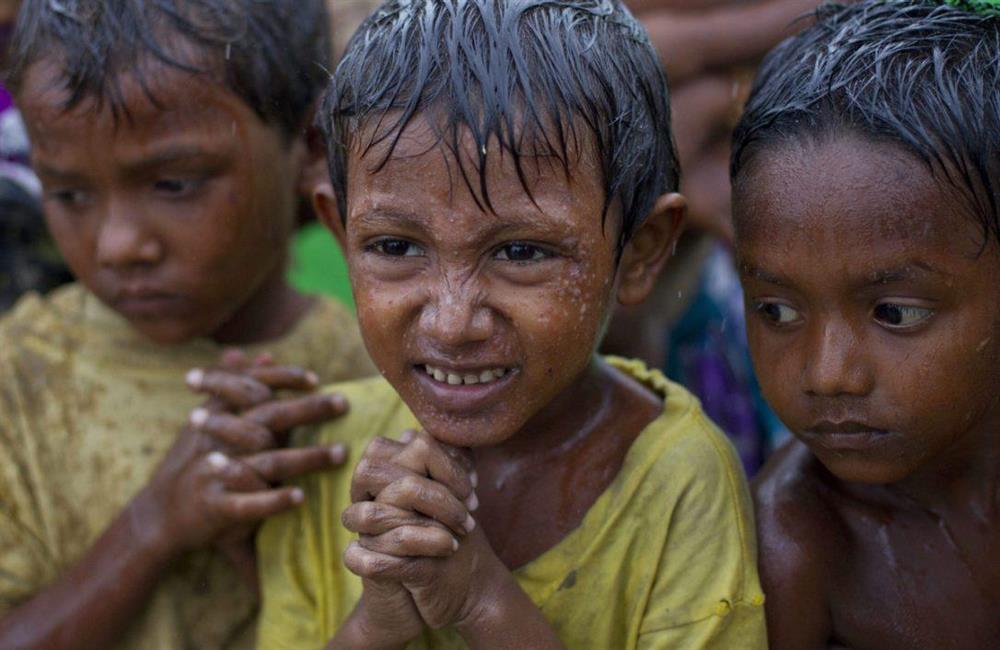 Myanmar ordusu, Arakanlı Müslümanlara yönelik sistematik bir katliam politikası yürütüyor.