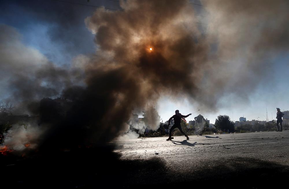 Israeli troops attack Palestinian protestors in Jerusalem, West Bank