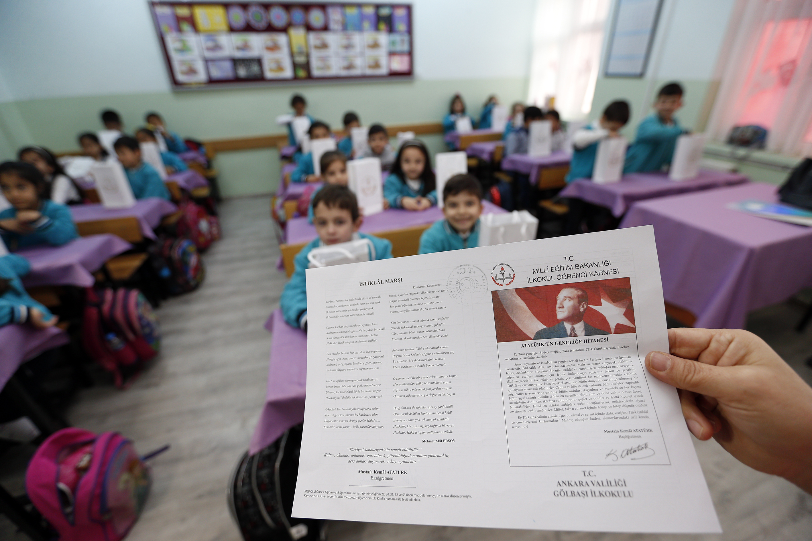 18 million Turkish students receive midterm report cards