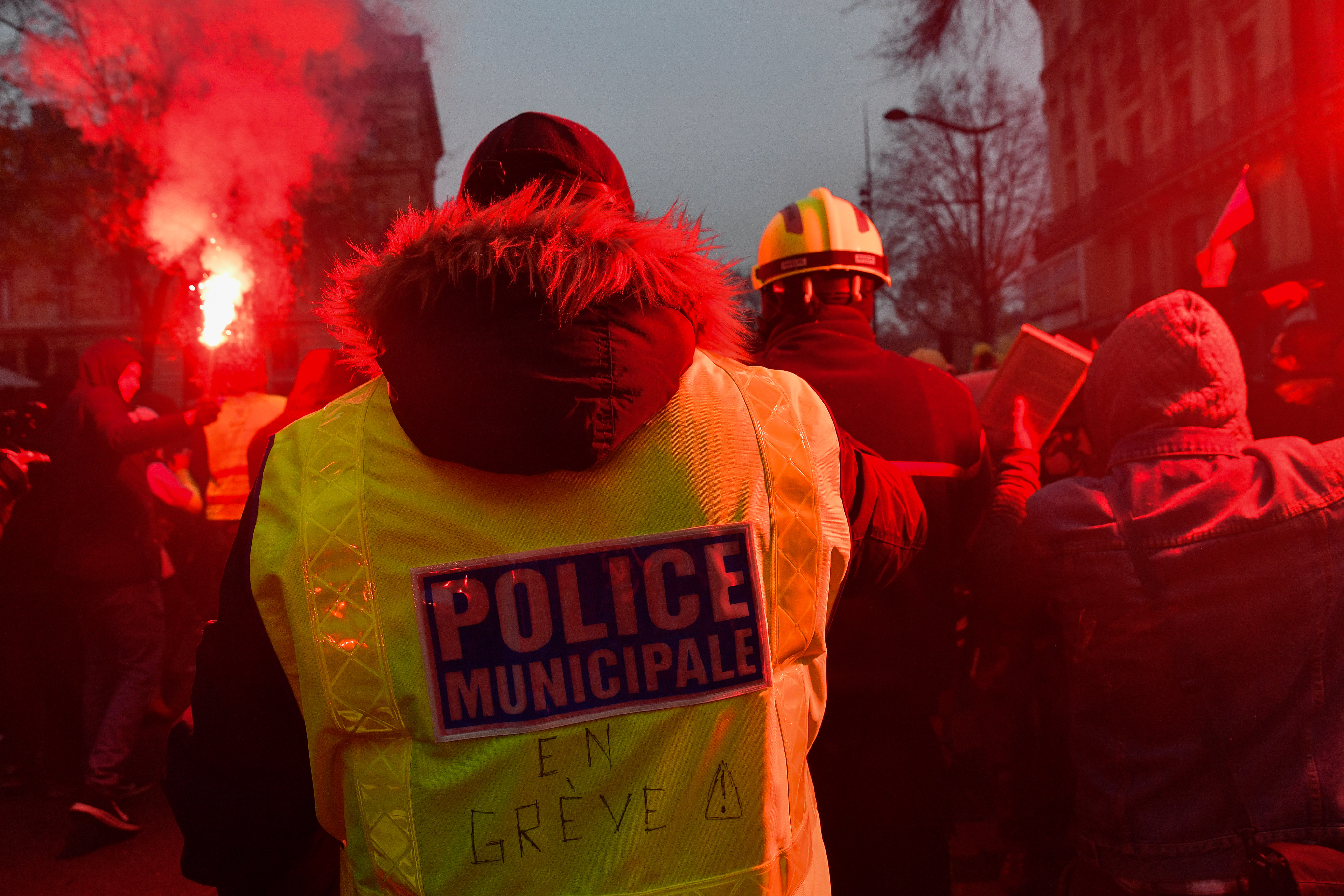 Pension protests paralyze life across France