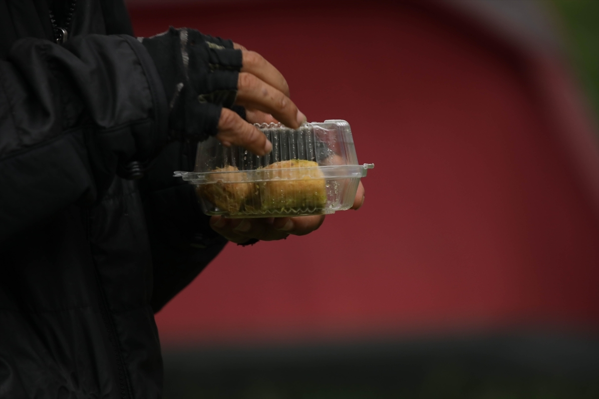 Turkish foundation donates food to homeless in Washington DC