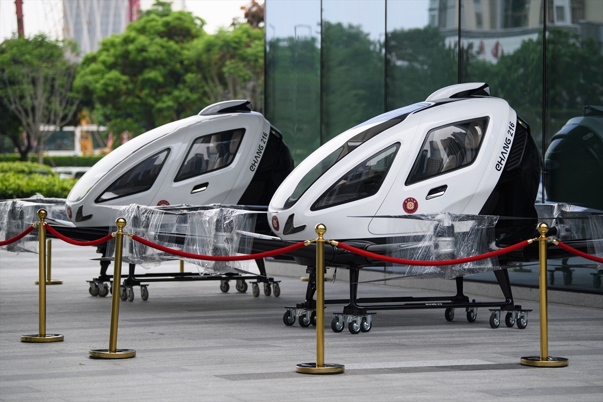The world's first passenger-carrying drone display in Guangzhou