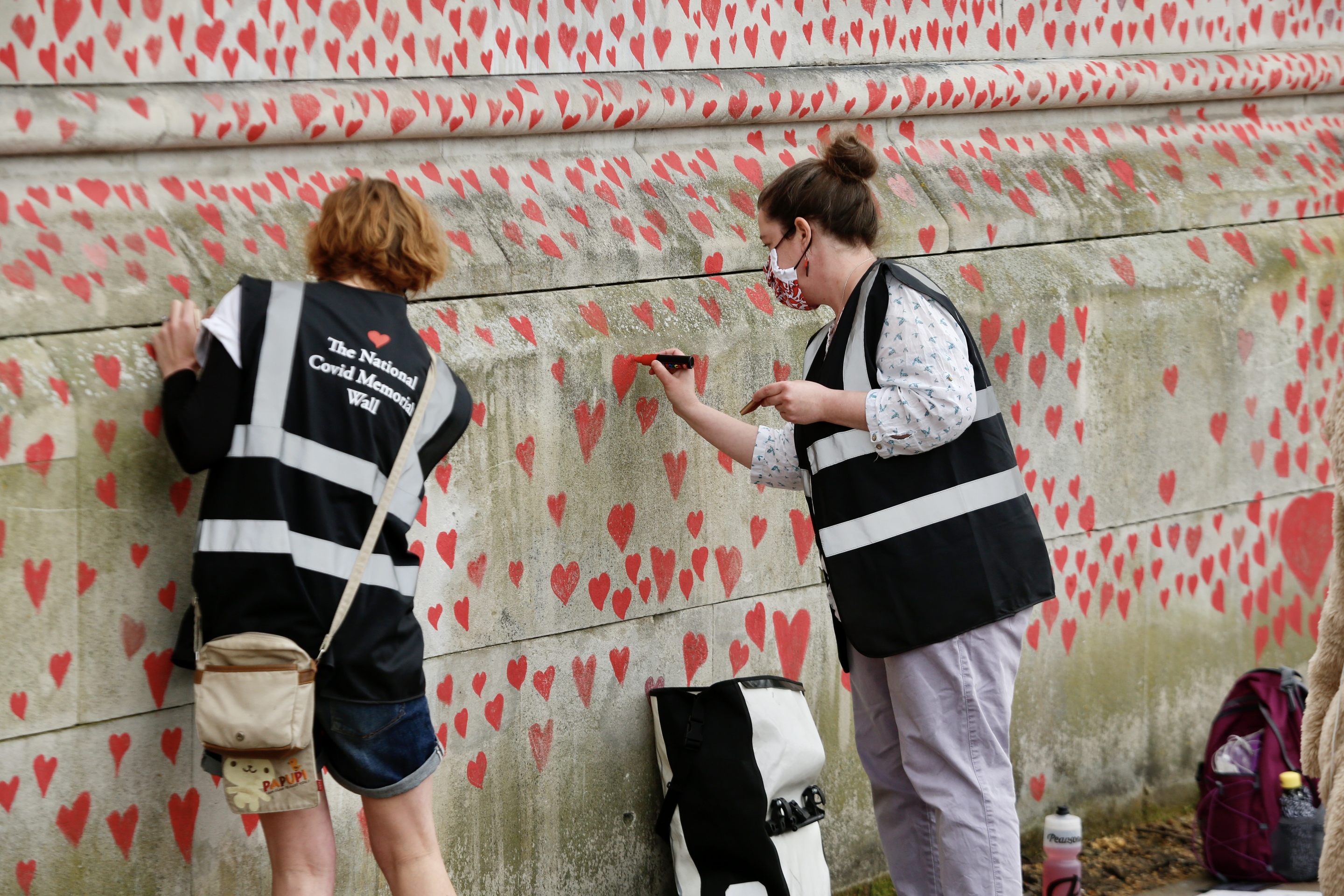 National Covid Memorial Wall in London honors pandemic victims