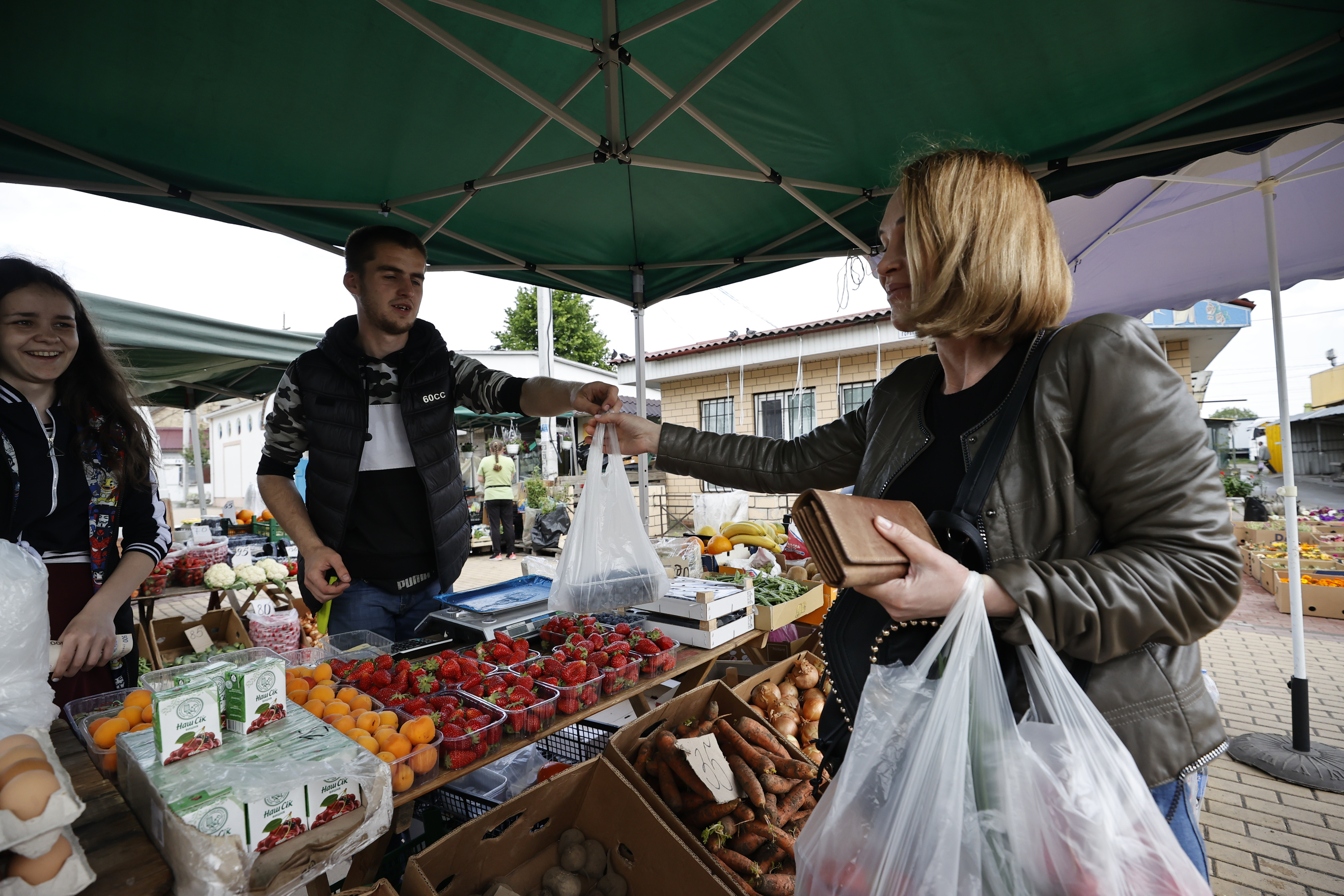 أسواق بوتشا تستأنف فعالياتها تدريجيا في أوكرانيا
