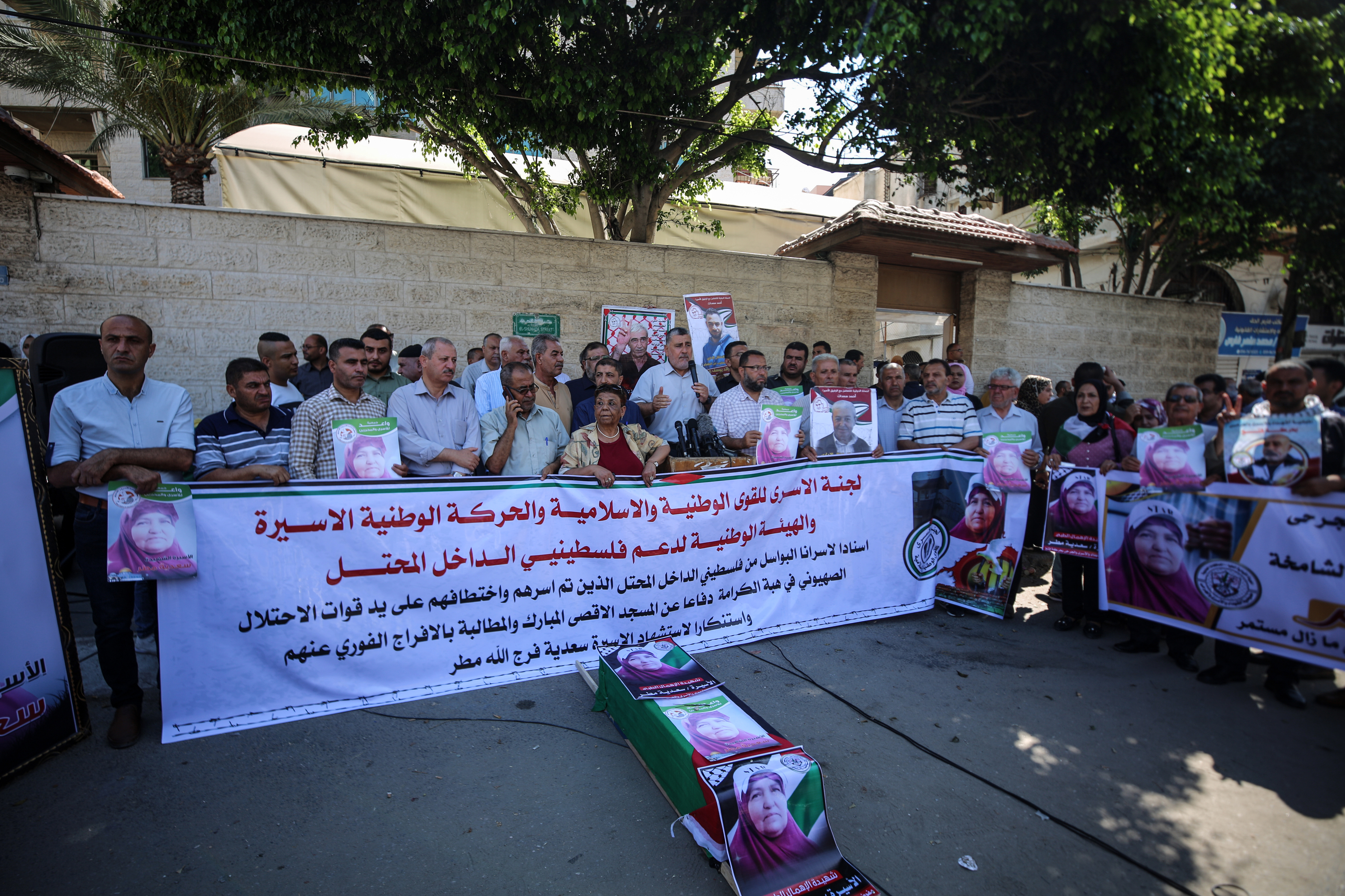 غزة.. وقفة دعما للأسرى داخل سجون الاحتلال