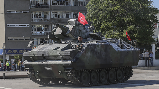 Ankara’daki tanklar kışlaya çekildi