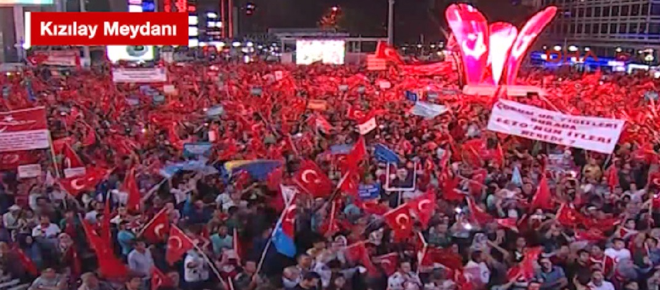 Kızılay'da demokrasi nöbetleri